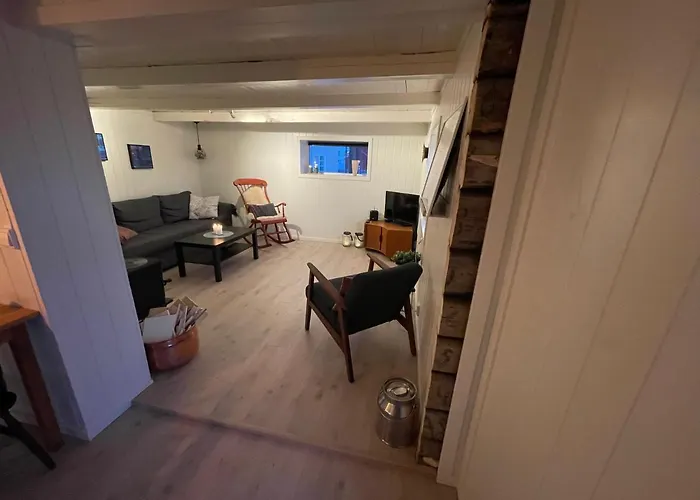 Lofoten_beach_eggum_cabin